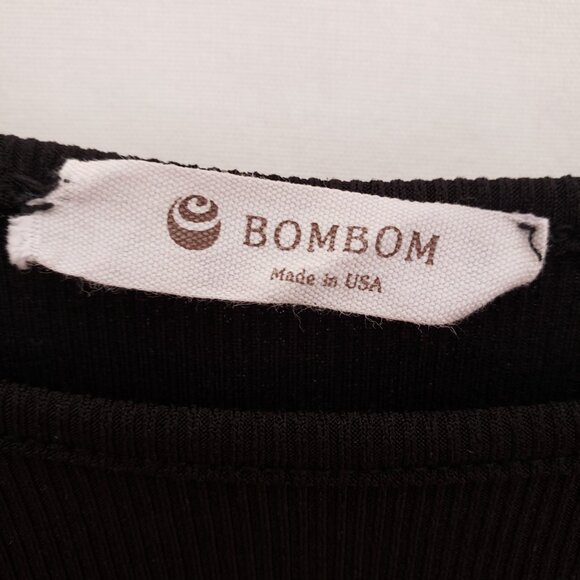 Bombom Women Black Short Sleeve Unique Cut Shirt Blouse Size Small Made in USA - Picture 7 of 13